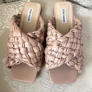 *Never Worn* Steve Madden Marina Sandal in Nude